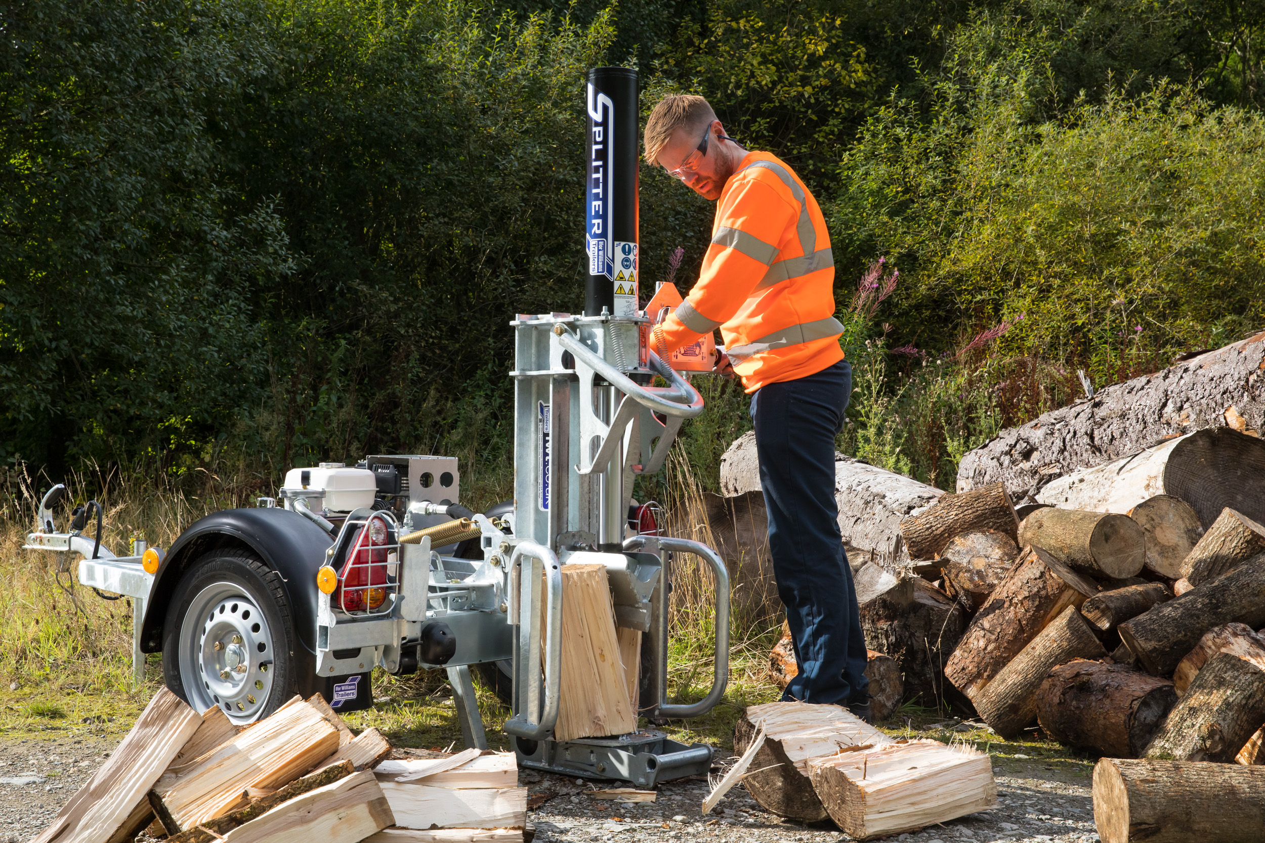 Matériel forestier CMS : Fendeuse de bûche 25T thermique sur remorque